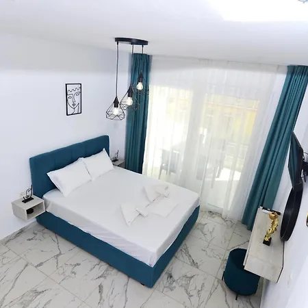 Emerald Apartment *