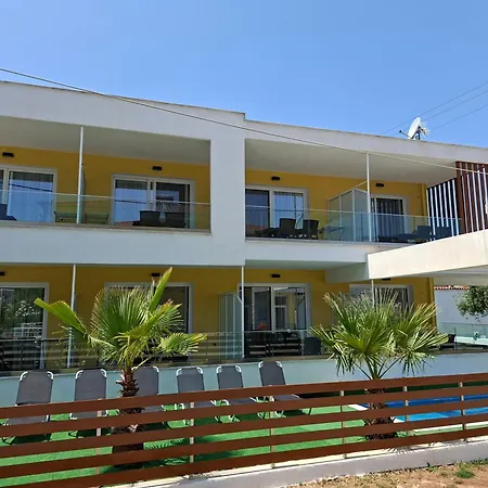 Emerald Apartment *