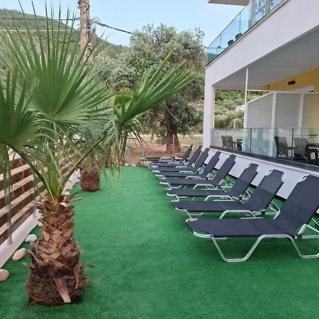 Emerald Apartment *